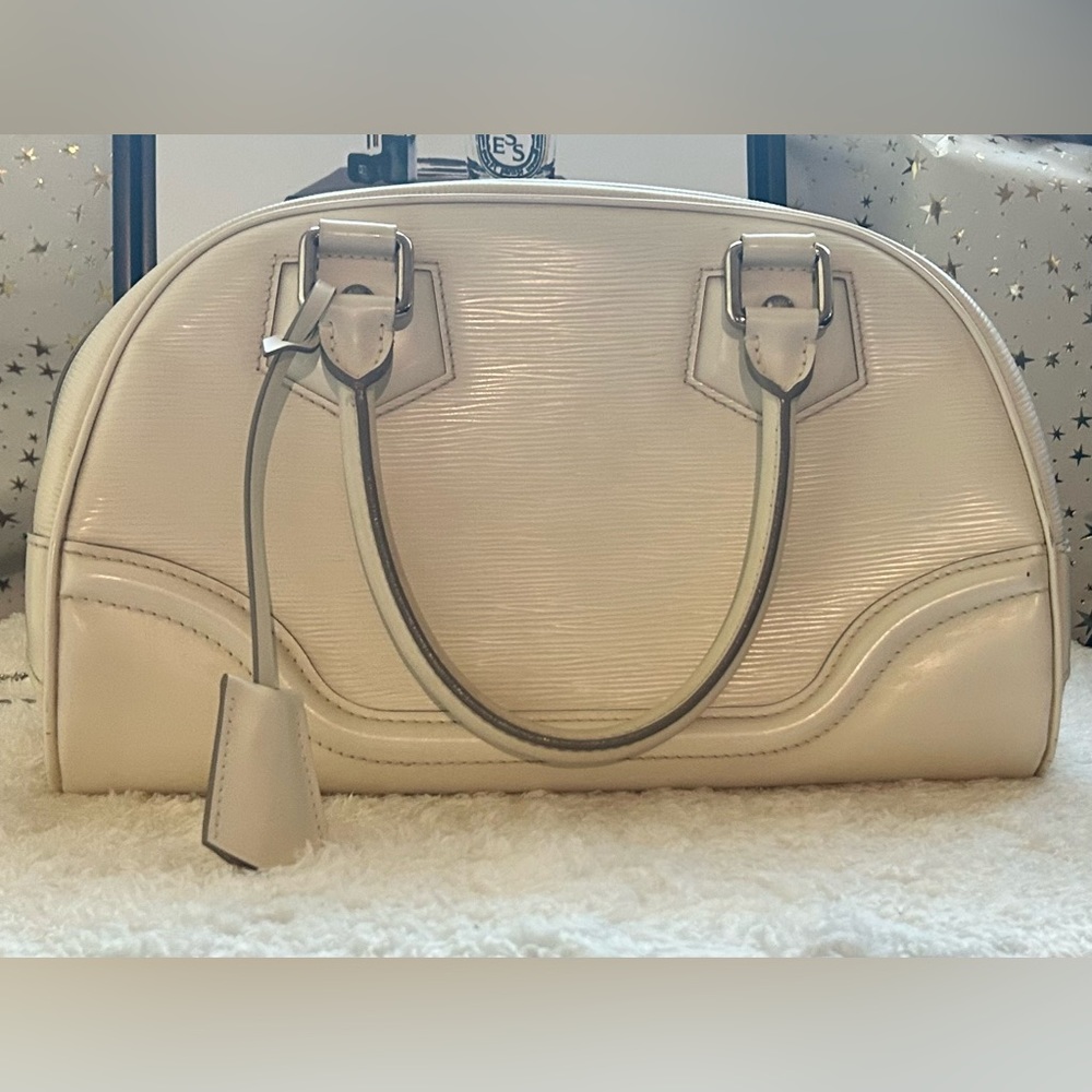 This 🚨🚨RARE 🚨🚨Louis Vuitton Bowling handbag Limited Edition